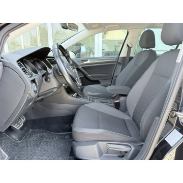 Volkswagen Golf  Kombi 2019,  1.6 diesel, automat - Na sprzedaż za 48 900 zł - Wrocław - zdjęcie 11