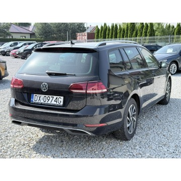 Volkswagen Golf  Kombi 2019,  1.6 diesel, automat - Na sprzedaż za 48 900 zł - Wrocław - zdjęcie 9