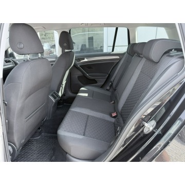 Volkswagen Golf  Kombi 2019,  1.6 diesel, automat - Na sprzedaż za 48 900 zł - Wrocław - zdjęcie 12