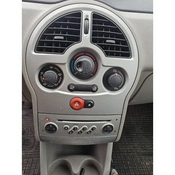 Renault Modus  Hatchback 2005,  1.4 benzyna - Na sprzedaż za 5 500,00 zł - Głogów - zdjęcie 12
