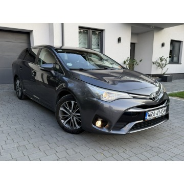 Toyota Avensis  Kombi 2016,  1.8 benzyna, automat - Na sprzedaż za 58 900 zł - Kotarwice - zdjęcie 3