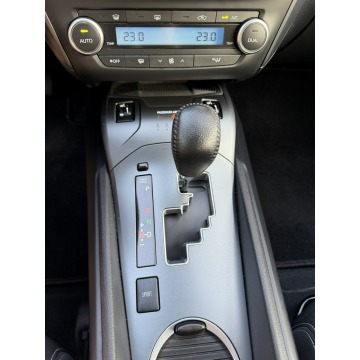Toyota Avensis  Kombi 2016,  1.8 benzyna, automat - Na sprzedaż za 58 900 zł - Kotarwice - zdjęcie 11