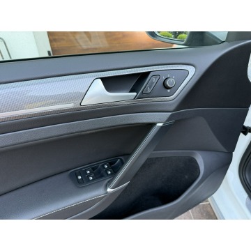Volkswagen Golf  Kombi 2016,  2.0 diesel, automat - Na sprzedaż za 51 900 zł - Konradów - zdjęcie 12