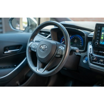 Toyota Corolla  Hatchback 2019,  1.8 hybryda, automat - Na sprzedaż za 82 900 zł - Kraków - zdjęcie 9