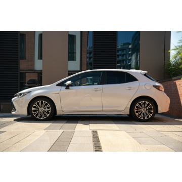 Toyota Corolla  Hatchback 2019,  1.8 hybryda, automat - Na sprzedaż za 82 900 zł - Kraków - zdjęcie 8