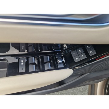 Land Rover Range Rover Velar  SUV 2021,  2.0 benzyna, automat - Na sprzedaż za 189 850 zł - Warszawa - zdjęcie 11