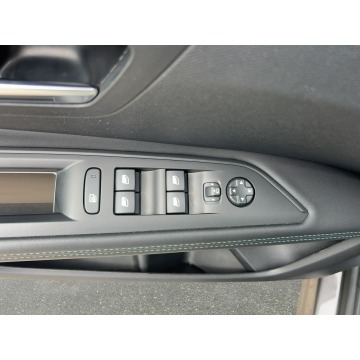 Peugeot 3008  SUV 2023,  1.5 diesel, automat - Na sprzedaż za 101 850 zł - Warszawa - zdjęcie 11
