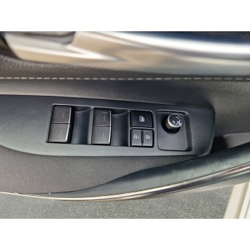 Toyota Corolla  Kombi 2023,  1.8 hybryda, automat - Na sprzedaż za 77 850 zł - Warszawa - zdjęcie 11