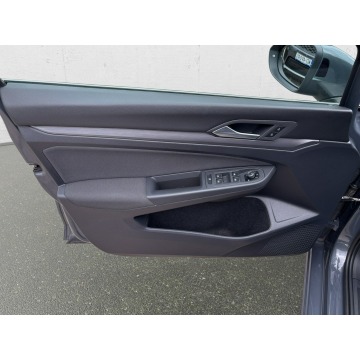 Volkswagen Golf  Kombi 2022,  1.5 benzyna - Na sprzedaż za 79 850 zł - Warszawa - zdjęcie 10