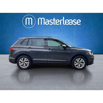 Volkswagen Tiguan  SUV 2022,  2.0 diesel, automat - Na sprzedaż za 108 850 zł - Warszawa - zdjęcie 4