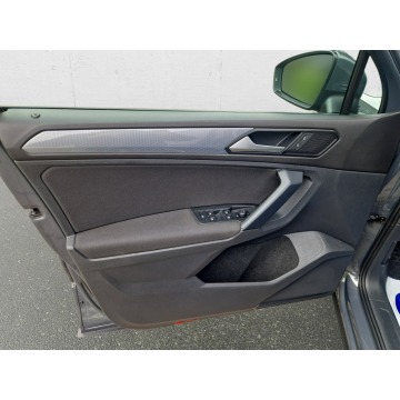 Volkswagen Tiguan  SUV 2022,  2.0 diesel, automat - Na sprzedaż za 108 850 zł - Warszawa - zdjęcie 10