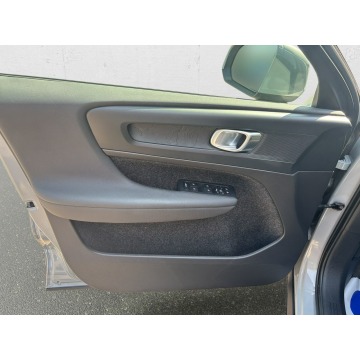 Volvo   SUV 2023,  2.0 benzyna, automat - Na sprzedaż za 114 850 zł - Warszawa - zdjęcie 10
