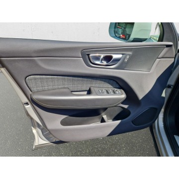 Volvo   SUV 2023,  2.0 benzyna, automat - Na sprzedaż za 147 850 zł - Warszawa - zdjęcie 10