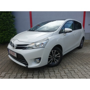 Toyota Verso  Kombi 2013,  1.6 benzyna - Na sprzedaż za 35 900 zł - Częstochowa - zdjęcie 2