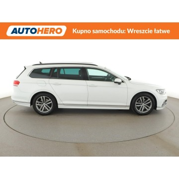 Volkswagen Passat  Kombi 2019,  2.0 diesel, automat - Na sprzedaż za 66 300 zł - Warszawa - zdjęcie 9