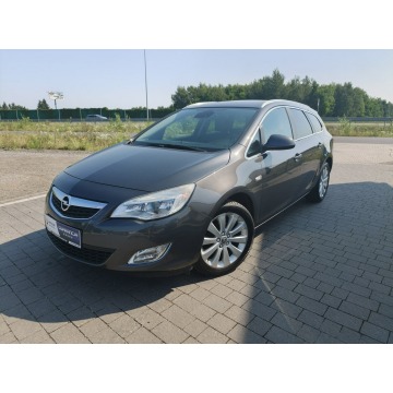 Opel Astra Sports Tourer - 2012