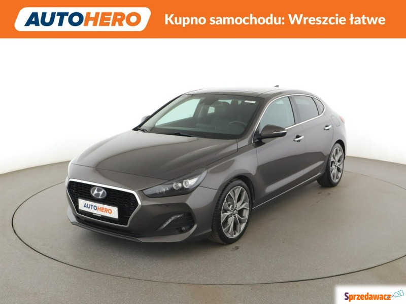 Hyundai i30  Liftback 2017,  1.4 benzyna, automat - Na sprzedaż za 51 000 zł - Warszawa