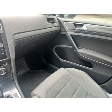 Volkswagen Golf  Kombi 2019,  2.0 diesel, automat - Na sprzedaż za 59 900 zł - Słupsk - zdjęcie 12