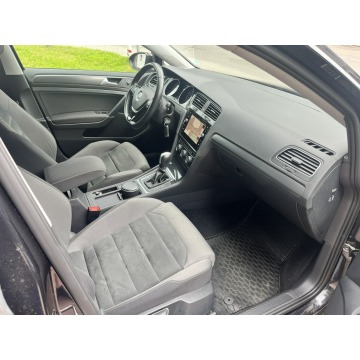 Volkswagen Golf  Kombi 2019,  2.0 diesel, automat - Na sprzedaż za 59 900 zł - Słupsk - zdjęcie 11