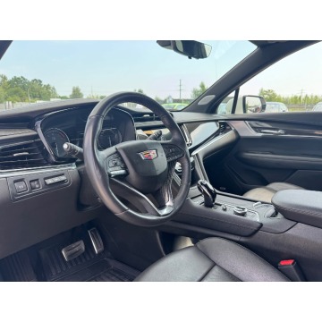 Cadillac   SUV 2022,  3.6 benzyna, automat - Na sprzedaż za 199 900 zł - Michałowice-Wieś - zdjęcie 10