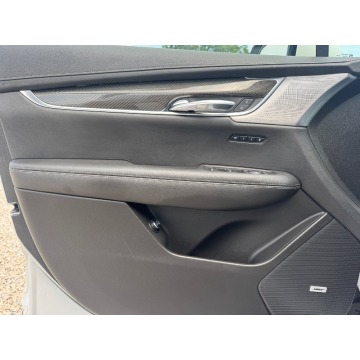 Cadillac   SUV 2022,  3.6 benzyna, automat - Na sprzedaż za 199 900 zł - Michałowice-Wieś - zdjęcie 11