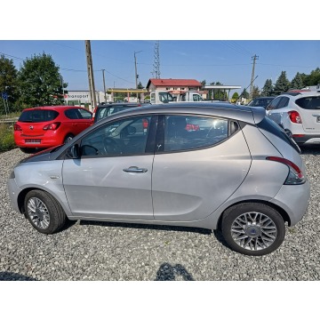 Lancia Ypsilon  Hatchback 2011,  1.2 benzyna - Na sprzedaż za 17 700 zł - Pogwizdów - zdjęcie 3