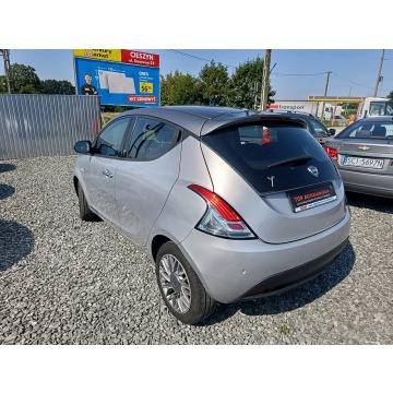 Lancia Ypsilon  Hatchback 2011,  1.2 benzyna - Na sprzedaż za 17 700 zł - Pogwizdów - zdjęcie 4