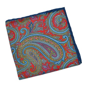Elegancka czerwona poszetka w kolorowy wzór paisley z granatową obwódką
