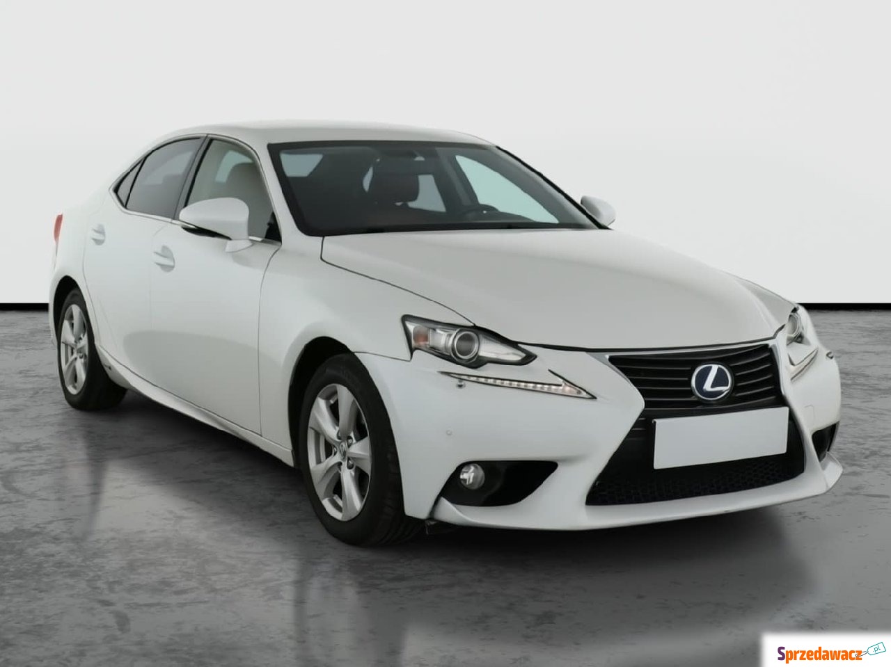 Lexus IS 300h (181KM), 2014