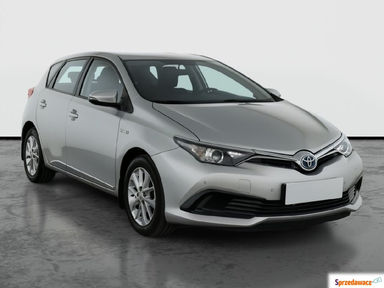 Toyota Auris Hybrid (136KM), 2016