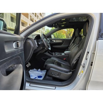 Volvo XC40  Terenowy 2021,  2.0 benzyna, automat - Na sprzedaż za 99 900 zł - Warszawa - zdjęcie 4