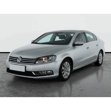 Volkswagen Passat  Liftback 2010,  1.8 benzyna - Na sprzedaż za 32 999 zł - Piaseczno - zdjęcie 3