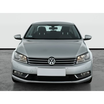 Volkswagen Passat  Liftback 2010,  1.8 benzyna - Na sprzedaż za 32 999 zł - Piaseczno - zdjęcie 2