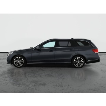 Mercedes - Benz E-klasa  Kombi 2015,  2.0 benzyna, automat - Na sprzedaż za 61 999 zł - Piaseczno - zdjęcie 4