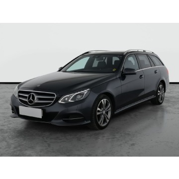Mercedes - Benz E-klasa  Kombi 2015,  2.0 benzyna, automat - Na sprzedaż za 61 999 zł - Piaseczno - zdjęcie 3