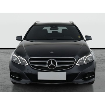 Mercedes - Benz E-klasa  Kombi 2015,  2.0 benzyna, automat - Na sprzedaż za 61 999 zł - Piaseczno - zdjęcie 2