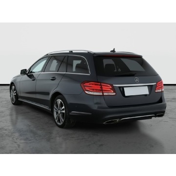 Mercedes - Benz E-klasa  Kombi 2015,  2.0 benzyna, automat - Na sprzedaż za 61 999 zł - Piaseczno - zdjęcie 6