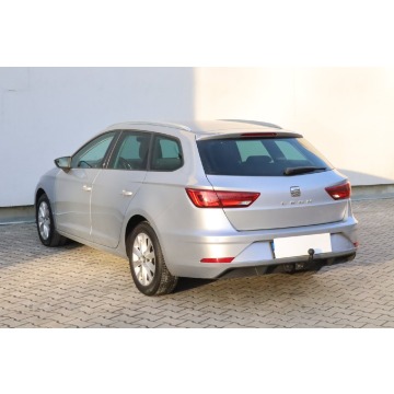 Seat Leon  Kombi 2019,  1.6 diesel, automat - Na sprzedaż za 42 999 zł - Zabrze - zdjęcie 6