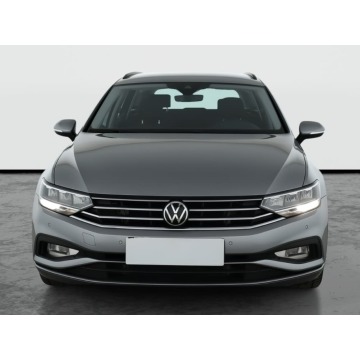 Volkswagen Passat  Kombi 2021,  2.0 diesel, automat - Na sprzedaż za 75 999 zł - Piaseczno - zdjęcie 2