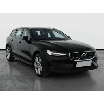 Volvo V60 Cross Country B4 2.0 AWD (197KM), 2021