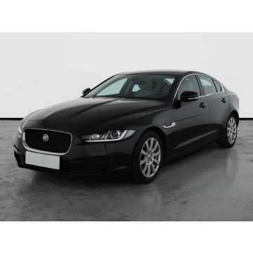 Jaguar XE  Liftback 2018,  2.0 diesel, automat - Na sprzedaż za 61 499 zł - Piaseczno - zdjęcie 3