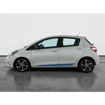 Toyota Yaris  Hatchback 2017,  1.5 benzyna, automat - Na sprzedaż za 47 999 zł - Kielce - zdjęcie 4