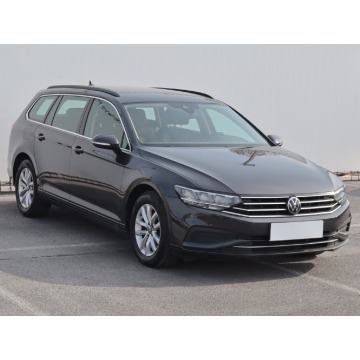 VW Passat 1.5 TSI (150KM), 2021