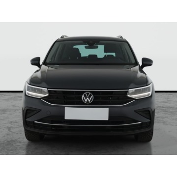 Volkswagen Tiguan  SUV 2022,  2.0 benzyna, automat - Na sprzedaż za 103 999 zł - Piaseczno - zdjęcie 2
