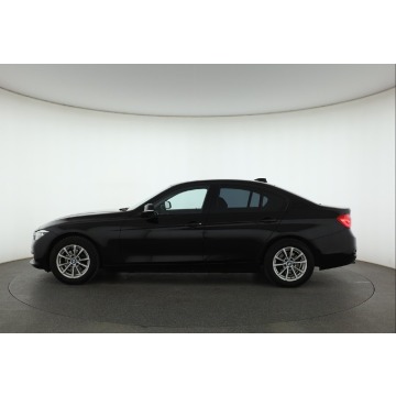 BMW Seria 3  Liftback 2018,  1.5 benzyna, automat - Na sprzedaż za 47 999 zł - Piaseczno - zdjęcie 4
