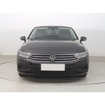 Volkswagen Passat  Liftback 2020,  1.5 benzyna, automat - Na sprzedaż za 66 999 zł - Bielany Wrocławskie - zdjęcie 2