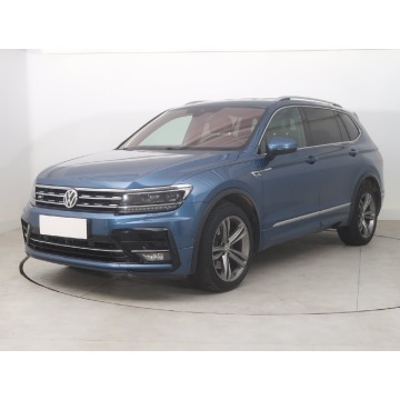 Volkswagen Tiguan  SUV 2018,  2.0 benzyna, automat - Na sprzedaż za 92 999 zł - Bielany Wrocławskie - zdjęcie 3