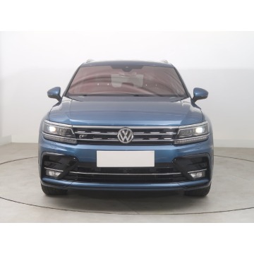 Volkswagen Tiguan  SUV 2018,  2.0 benzyna, automat - Na sprzedaż za 92 999 zł - Bielany Wrocławskie - zdjęcie 2
