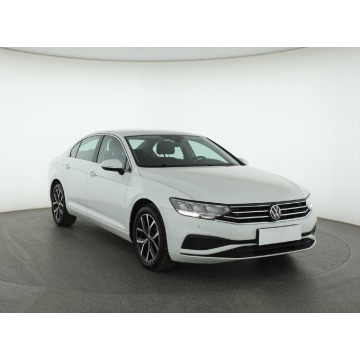 VW Passat 1.5 TSI (150KM), 2021
