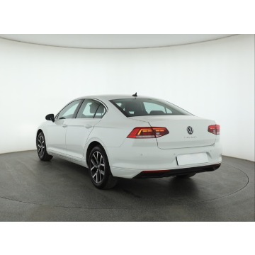 Volkswagen Passat  Liftback 2021,  1.5 benzyna, automat - Na sprzedaż za 71 999 zł - Piaseczno - zdjęcie 6